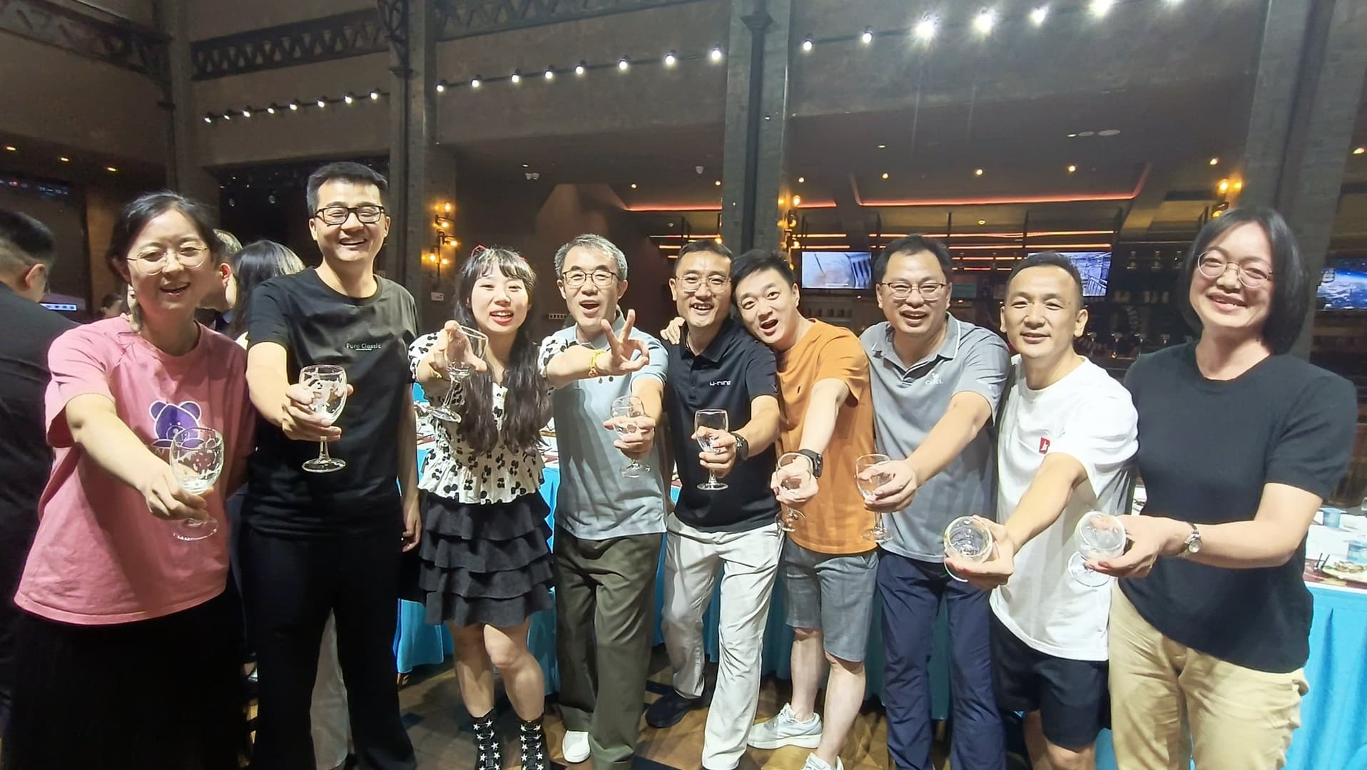 团队欢聚合影 1